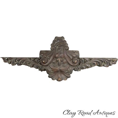 Antique carved oak acanthus - ,